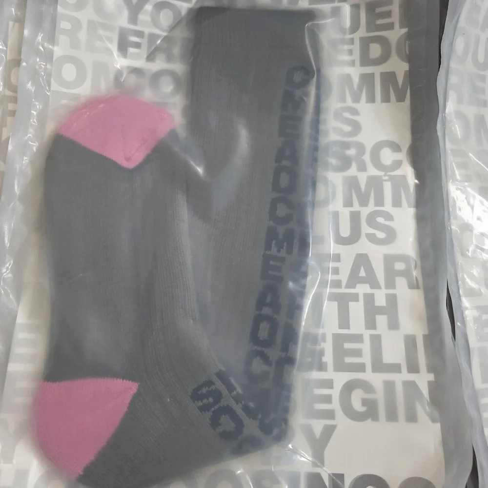NWT Comme des Garcons Khaki Pink logo socks Sz M